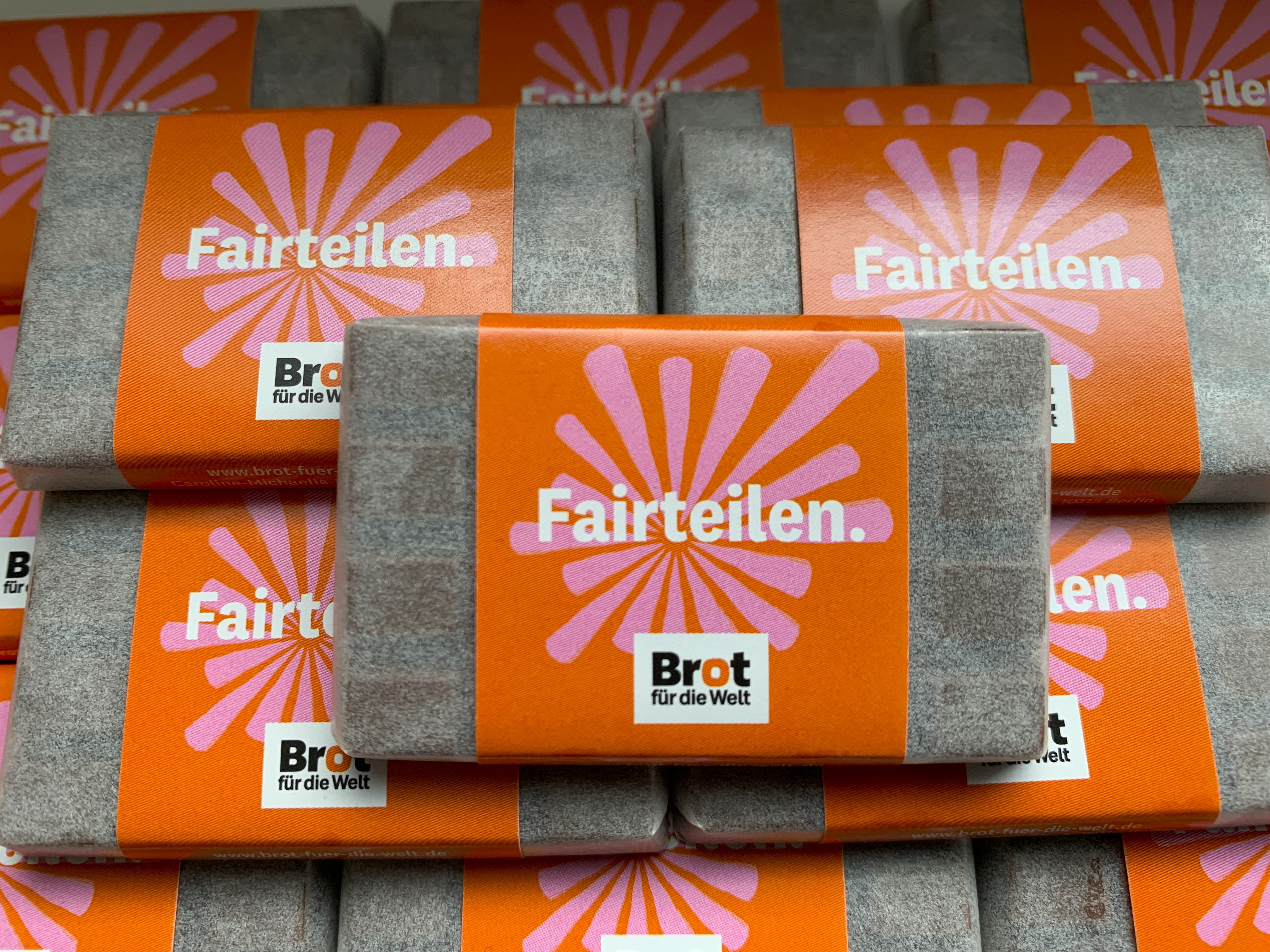 50er Pack Bio-Schokolade  „Fairteilen“ (Bio-Vollmilchschokolade)