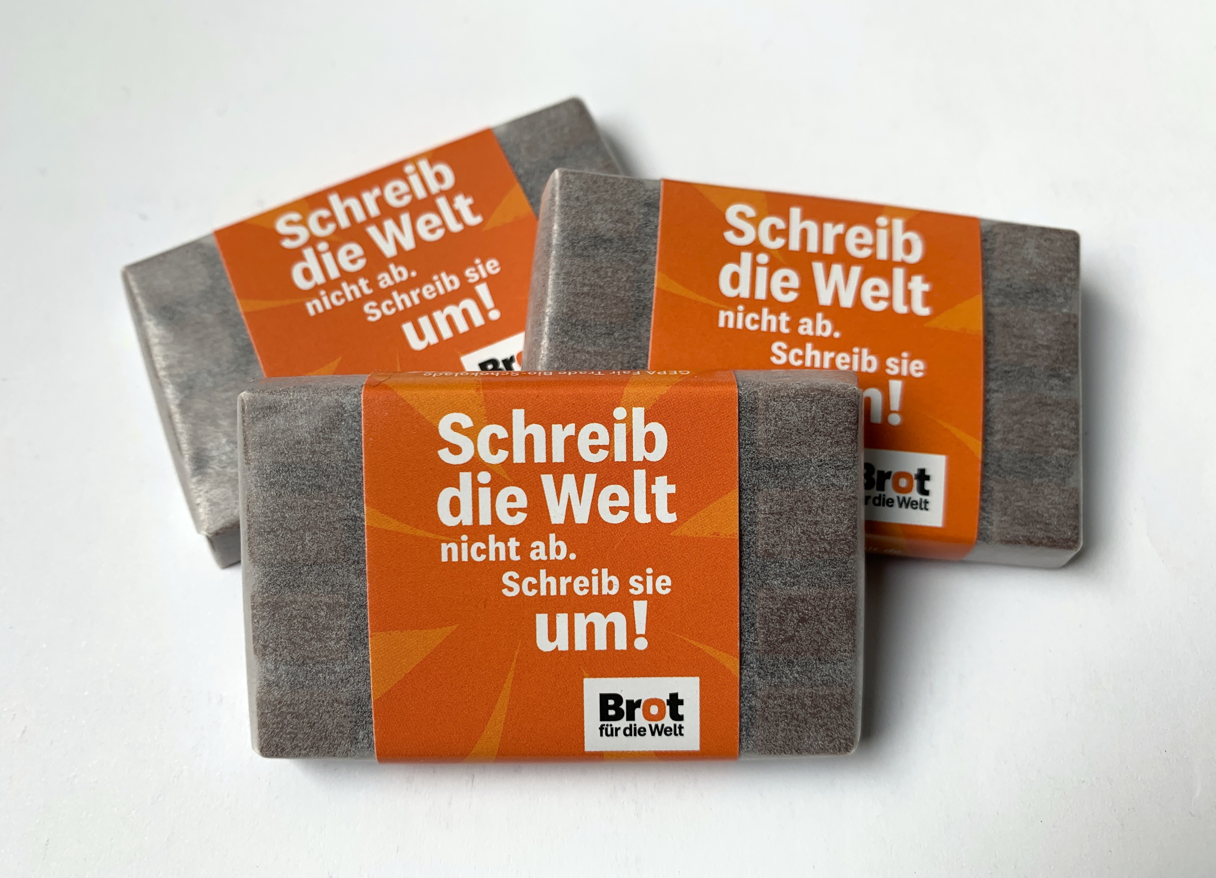 50er Pack Bio-Schokolade „Schreib die Welt nicht ab. Schreib sie um!“