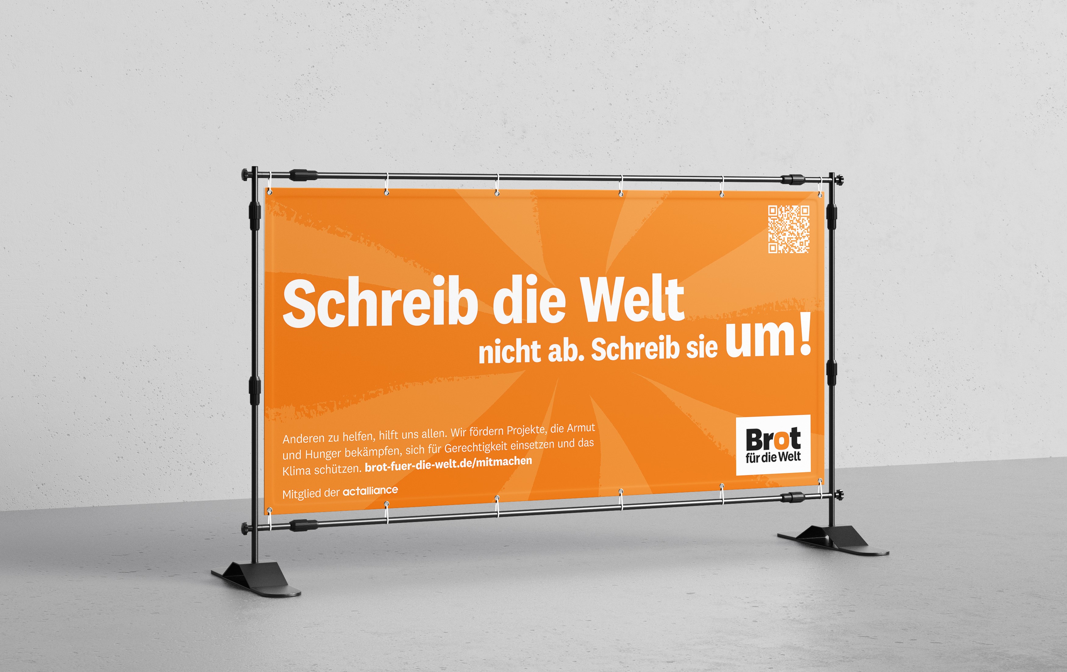 Bauzaunbanner „Schreib die Welt nicht ab. Schreib sie um!“